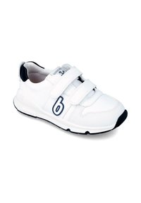 Zapatilla blanca con detalles en azul marino, doble correa de Velcro, parte superior texturizada, punta redondeada y suela acolchada. Presenta un logo en el costado.