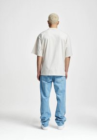 2Y Studios OVERSIZE  - Jednoduché tričko - off white
