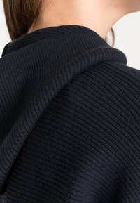 OPUS Neule - dark blue