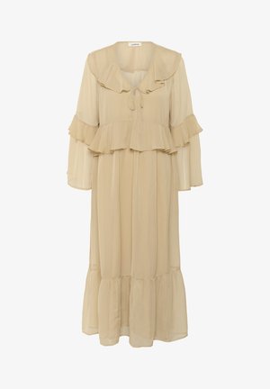 Rochie din chiffon bej cu detalii volanate la decolteu și mâneci, aspect cu volane în straturi la tiv și o siluetă lejeră.