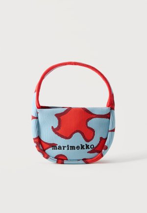 Kis méretű textil kézitáska ívelt fogantyúval, kék és piros absztrakt mintával, elöl "marimekko" logóval.