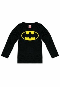 Schwarzes Langarm-T-Shirt aus weichem Stoff mit einem großen, abgenutzten gelben Batman-Logo auf der Vorderseite. Etikett am Hals sichtbar.
