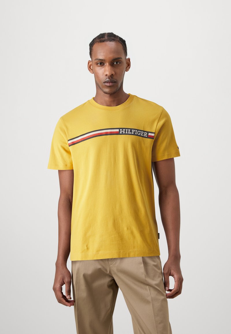 Tommy Hilfiger CHEST STRIPE TEE - Trükipildiga T-särk - city yellow