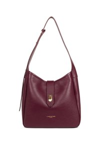 Sac à main en cuir bordeaux avec une finition texturée, quincaillerie dorée et un fermoir central. Dispose d'une seule bandoulière réglable pour le port.