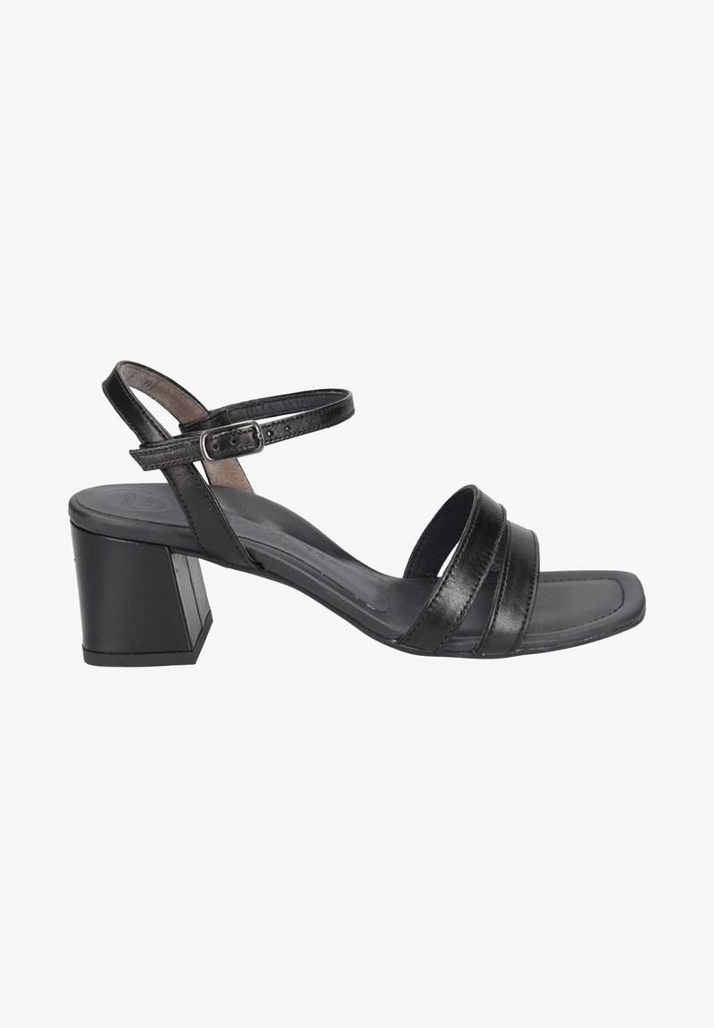 Sandale noire à bout ouvert avec un talon bloc moyen, deux brides à l’avant et une bride à la cheville avec boucle. Design simple, minimaliste et élégant.
