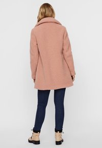 Vero Moda Abrigo de invierno - light pink