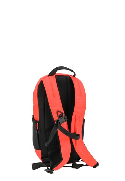 Zaino in tessuto rosso e nero con spallacci imbottiti, fibbie regolabili e tasche laterali esterne. Design compatto ed ergonomico.