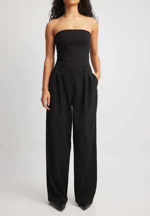 NA-KD MIT WEITEM BEIN UND HOHEM BUND - Trousers - black