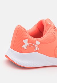 Under Armour CHARGED AURORA 2 - Sapatilha de treino - orange