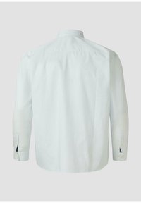 Camicia azzurro chiaro con bottoni, maniche lunghe, sottili righe verticali bianche, dettagli con bottoni sui polsini e colletto classico. Tessuto dalla texture liscia.