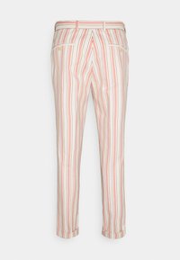 Gestreepte broek met een lichtbeige basis, voorzien van fijne rode en bruine verticale strepen. Rechte snit met omgeslagen zoom en voorzakken.