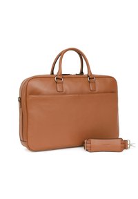 Bruine leren laptoptas met dubbele handvatten, ritssluiting en een afneembare schouderriem. Heeft een gladde textuur en een minimalistisch ontwerp.