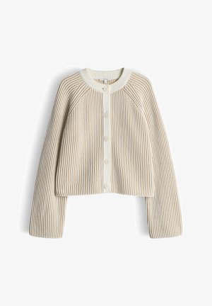 Geribbelde gebreide cardigan in crème en beige, voorzien van een ronde halslijn, een sluiting met vijf knopen aan de voorkant, en cropped mouwen met raglan ontwerp.