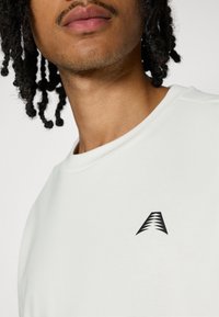 adidas Performance ANTHONY ADWARDS ANTED TEE - Sportfelső - cloud white