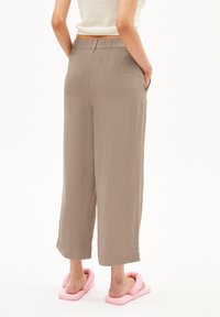 ARMEDANGELS CAARUNUS LINO - Stoffhose - cinnamon dust