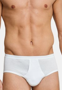 Witte katoenen slips met een stevige voorkant en netstof zijpanelen, voorzien van een zachte tailleband met de merknaam in reliëf.