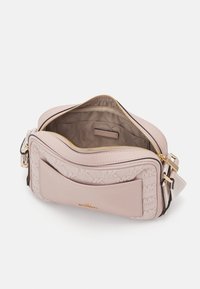 MICHAEL Michael Kors MAEVE XBODY - Rankinė per petį - soft pink