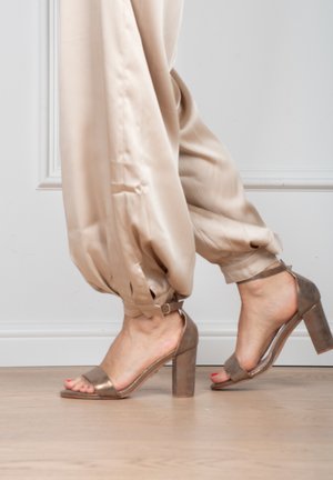 Posh by Poelman, POSH BY POELMAN LAURIE DAMES HAKKEN. - High heeled sandals - bronze