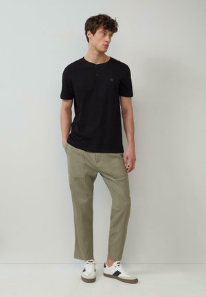 HENLEY - Basic T-shirt - schwarz