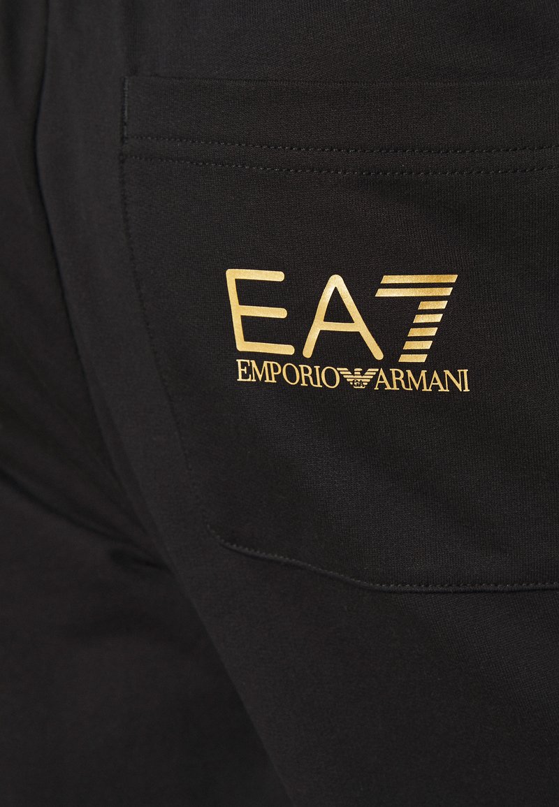 Emporio Armani TROUSER Pantalones deportivos - black/gold/negro - Zalando.es