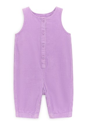 Bezrękawny lawendowy kombinezon dziecięcy z sztruksu, z listwą zapinaną na guziki z przodu oraz zatrzaskami na otworach nogawek.