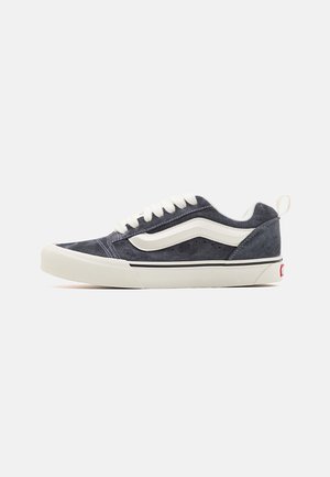 KNU SKOOL UNISEX - Zapatillas skate - gray