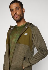 New Balance GRID HOODED FULL ZIP - Løpejakke - woodland heather