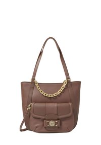 Sac en cuir marron avec des accents en chaîne dorée, doté d'un mini sac détachable avec un fermoir, texture lisse et forme structurée.