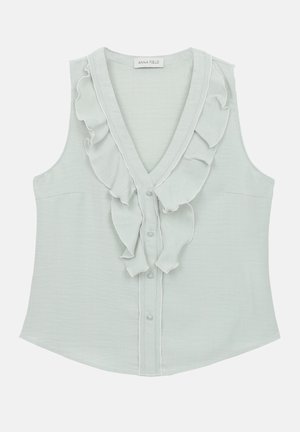 Blusa sin mangas en verde menta claro con escote en V, que presenta un frente con volantes y cierre de botones, hecha de una tela suave con una textura lisa.