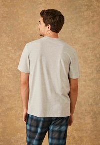 Next MOTIONFLEX COSY SET STANDARD - Nattøj sæt - grey blue check