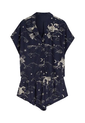 Granatowy komplet piżamowy wykonany z miękkiego materiału, z krótkimi rękawami i spodenkami. Ozdobiony fantazyjnym wzorem z mitycznymi stworzeniami i gwiazdami.