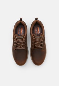Skechers DELSON - Stringate sportive - dark brown