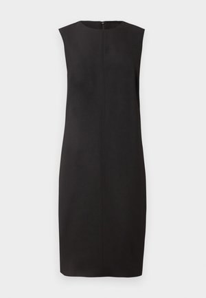 Sort ærmeløs kjole med høj hals, lige pasform og en central lynlås bagpå. Den glatte stof og de rene linjer fremhæver dens minimalistiske design.