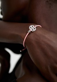 Unselected, pink