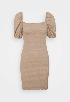 Robe mini marron à manches ballon avec un décolleté carré, une texture smockée et un ourlet élastique. Fabriquée dans un tissu doux et extensible.