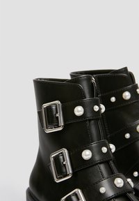 PULL&BEAR Nilkkurit - black