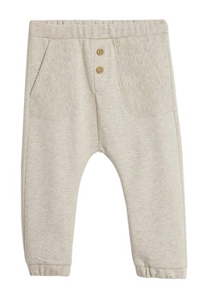 Beige småbørn bukser med elastik i taljen, to ribstrikkede lommer foran, to træknapper og elastiske manchetter ved anklerne.