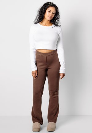 trueStory, EVOLET - Trousers - chocolate