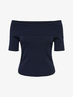 Granatowy sweter dzianinowy z odkrytymi ramionami, krótkimi rękawami i szerokim, podwójnym kołnierzem.