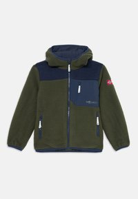 Fleece jaka olīvzaļā un tumši zilā krāsā, ar rāvējslēdzēju priekšpusē, kapuci un vairākiem kabatām. Iespējas Norvēģijas karoga uzplecs un teksturēts audums.