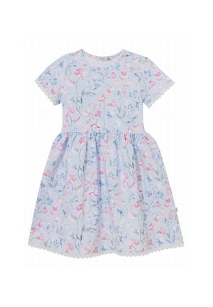 Jasnoniebieska sukienka z krótkim rękawem, z różowo-niebieskim kwiatowym wzorem, marszczonym pasem i koronkową lamówką na rękawach i dole.
