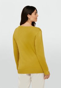 Fiorella Rubino SCOLLO V - Strickpullover - giallo