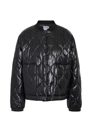 Svart, skinnende, quiltet bomberjakke med bølget søm mønster, ribbestrikket krage, mansjetter og to frontlommer.