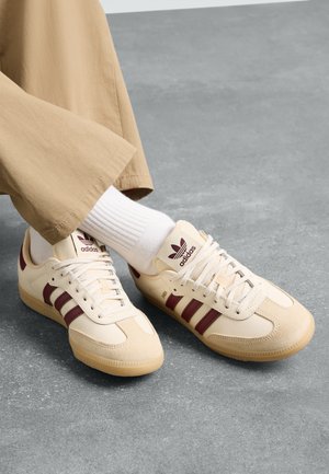 adidas Originals SAMBA OG UNISEX - Sportcipő - white/shadow red/gum