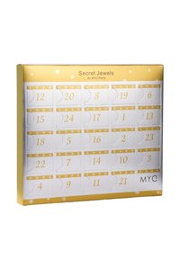 Calendario dell'Avvento oro e bianco con 24 porte numerate, decorato con fiocchi di neve. La scatola include il nome del marchio "MYC Paris" in basso a destra.