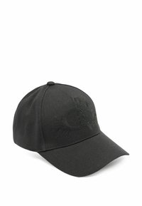 Gorra negra hecha de tela texturizada. Presenta un visera curvada, un logo en relieve y un patrón floral decorativo en el panel frontal.