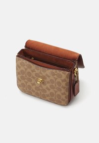 COACH SIGNATURE CASSIE  - Sac bandoulière - tan rust