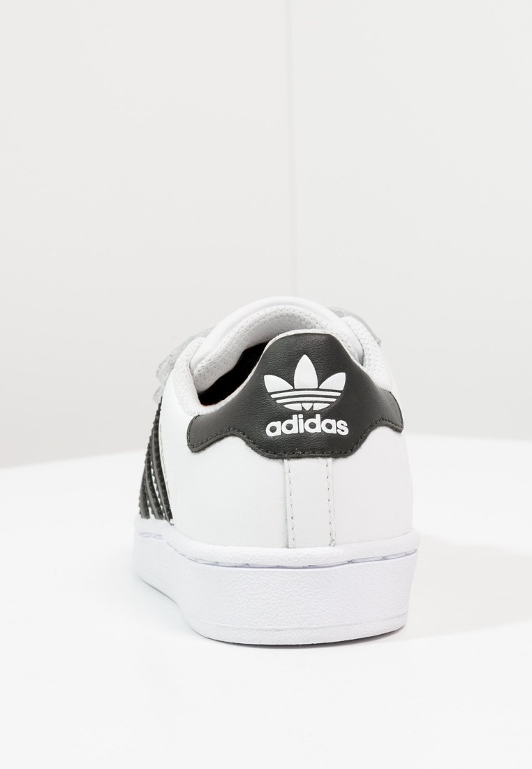 superstar foundation blanche