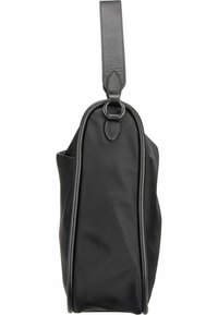 Czarna torba o konstrukcyjnym kształcie, wyposażona w skórzany pasek, metalowe okrągłe okucia oraz subtelne detale tekstury. Widoczna przednia kieszeń.