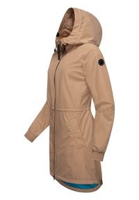 Parka beige imperméable avec capuche, fermeture éclair à l'avant, poches latérales et poignets élastiques. L'intérieur a une doublure bleue contrastante.